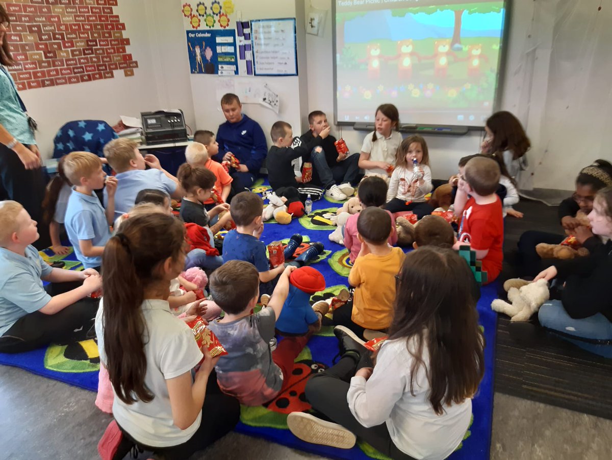 LangfauldsPS's tweet photo. What a busy week we have had.  On Thursday P6 &amp; the new P1's enjoying a teddy bears picnic.  They didn't let the rain put them off 🐻🌧🐻🌧 #transitions #p1induction https://t.co/LZ6bYtJWlY