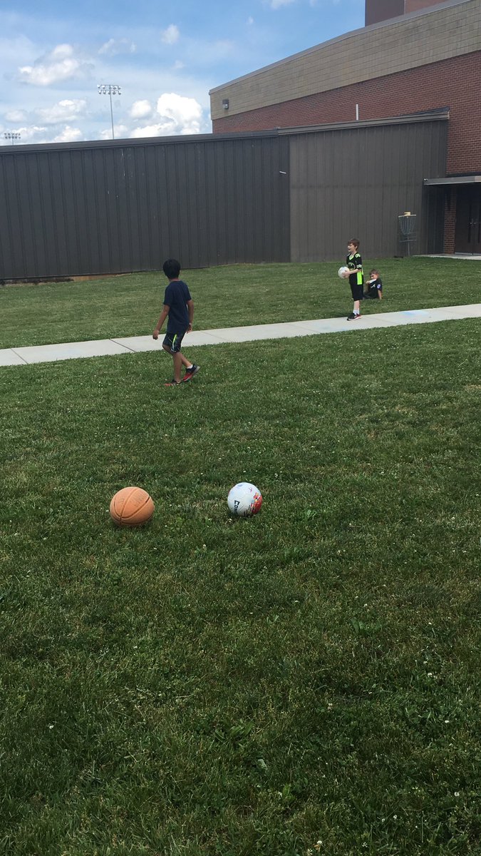 Sports day. Love getting the kids out and moving!@CESGoPanthers <a href="/CCPS_VA/">Clarke Co Schools</a>