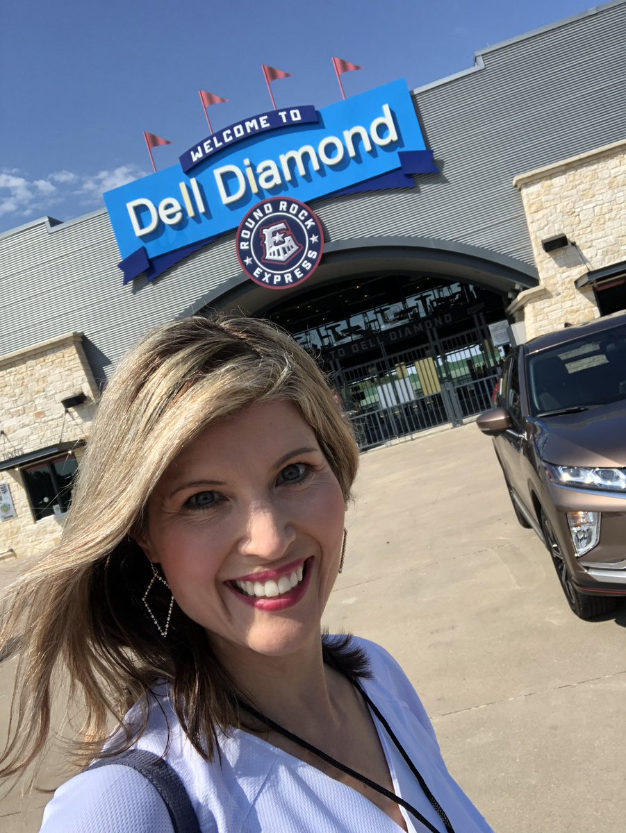 ChikageWeather's tweet photo. Sun ☀️ is out, sunscreen is on & @RRExpress baseball ⚾️ is happening at 7:05pm! I’m live on @cbsaustin 5, 6 & 6:30 with your #firstpitchforecast! #rrexpress #delldiamond https://t.co/QweAwDAqRA