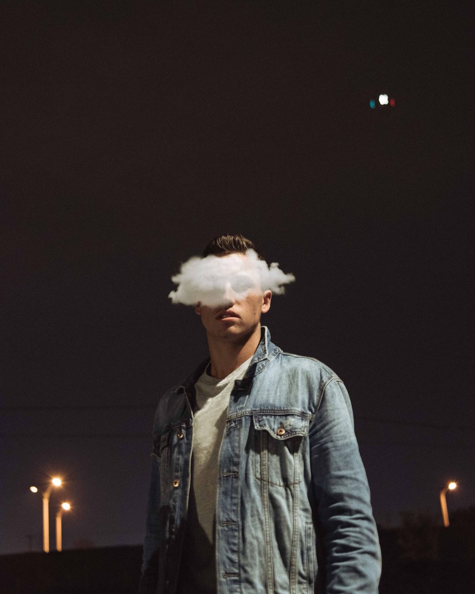 Camilol2's tweet photo. Hey guys, thought I just drop my work since I just graduated. I'm a Montreal based photographer shooting conceptual portraits and products. Any support is appreciated!(Thread)📸💫 https://t.co/QnXv0Yrxyy