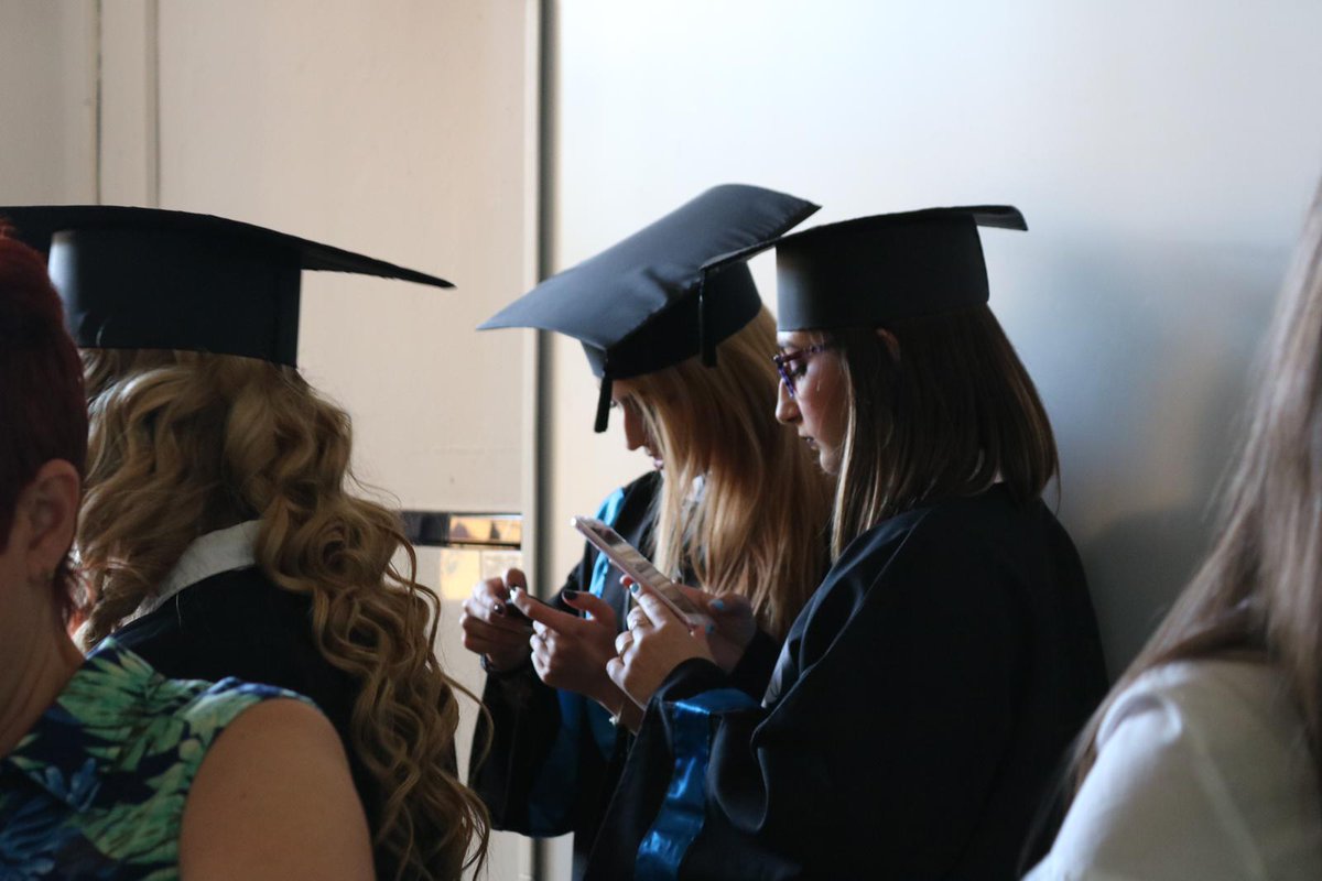 fp_futur's tweet photo. •Después de tanto esfuerzo hoy los alumnos del Centre d'estudis Jaume Balmes han finalizado una etapa de su vida.👨‍🎓👩‍🎓
.
.
.
Aquí os dejamos fotos de lo que ha sido el evento.🎓
#JaumeBalmes #Graduacion
#Esfuerzo #Alumnos #Profesores
#Barcelona https://t.co/kiYwa9HkZe