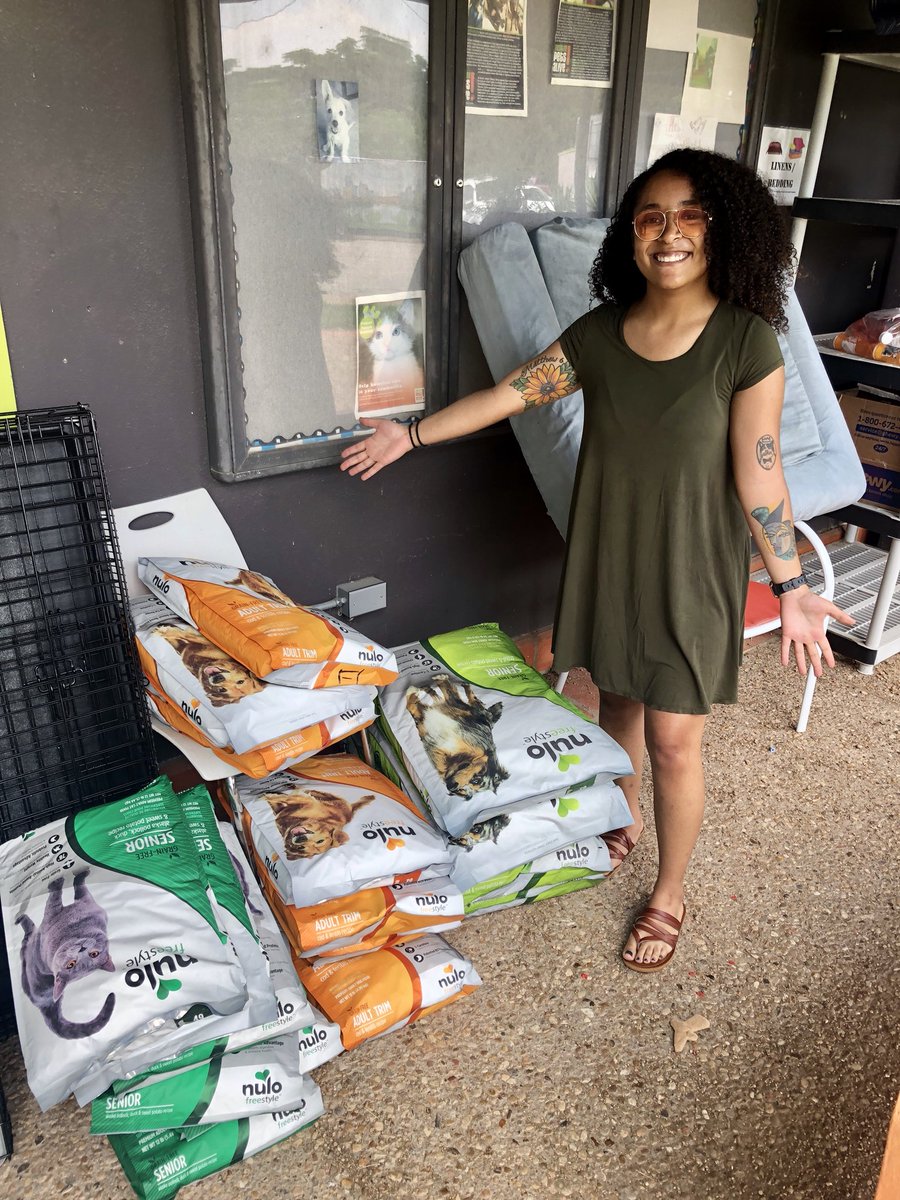 austinpetsalive's tweet photo. Wow! Look what was just delivered. The 2nd graders at Joslin Elementary School wanted to raise money to buy food for our animals. How awesome is that? The cats and dogs say thank you! #helpingpeoplehelppets https://t.co/03Nlm4FyFd