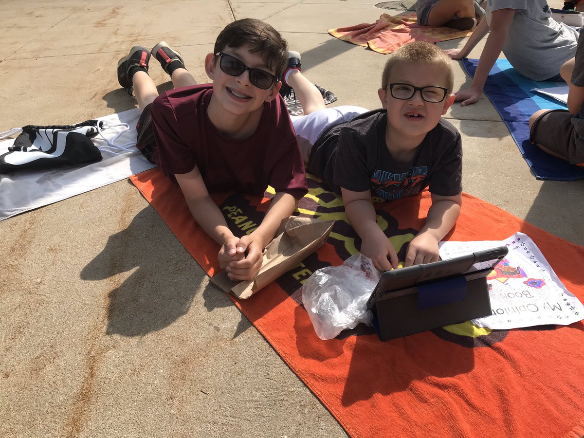 bprokesch's tweet photo. Mrs. Prokesch took her 4th period Writing Workshop Buddies over to meet their young partners at Harry S Truman for a celebration picnic #stsd7 #yoursalisbury @KenParliman https://t.co/M7UO0BprVb
