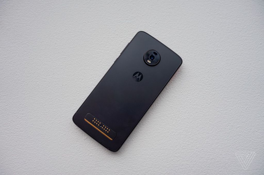 AdeleCNovotny's tweet photo. The Force is weak with this one: Motorola seems to have given up on flagships 

Motorola hasn’t been competing in the flagship Android arena for a couple of years now, not since the Moto Z2 days. Instead, the company has put its focus on its Moto Mods in… https://t.co/qMQcU3Ky5Z https://t.co/CodLg6CIFe
