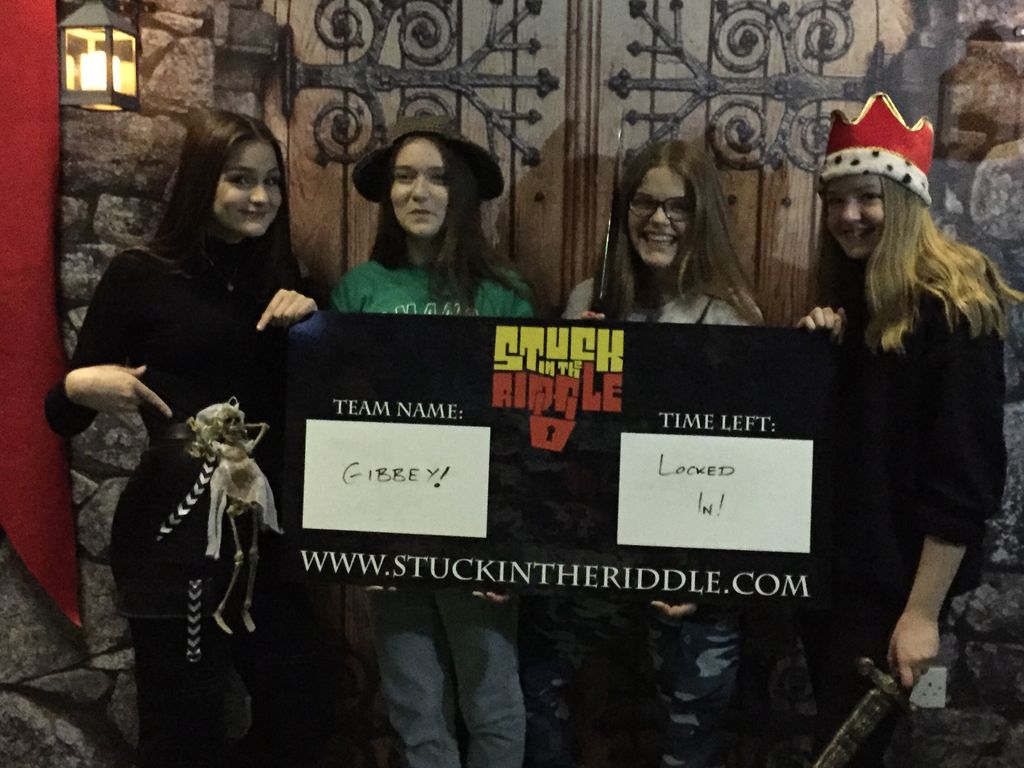 Stuck_Riddle's tweet image. One of the toughest puzzles in the room was whether to leave a belt on or not... In the end, it was a belt on situation. Whether that is directly related to their performance or not we will never know. 
#belton #beltoff #escaperoom #dungeon #skeltonaccessory