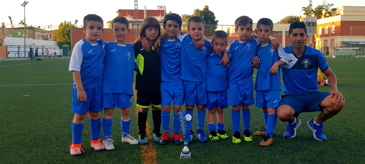 mauri_MR7's tweet photo. Sub-Campions Vila d'Alginet.
Hem perdut el torneig en penaltis, xo increible estes besties aguantant sense canvits i pedre cap partit! 🏆⚽️ #futbol #querubi #grandes https://t.co/LmhFdisZCZ