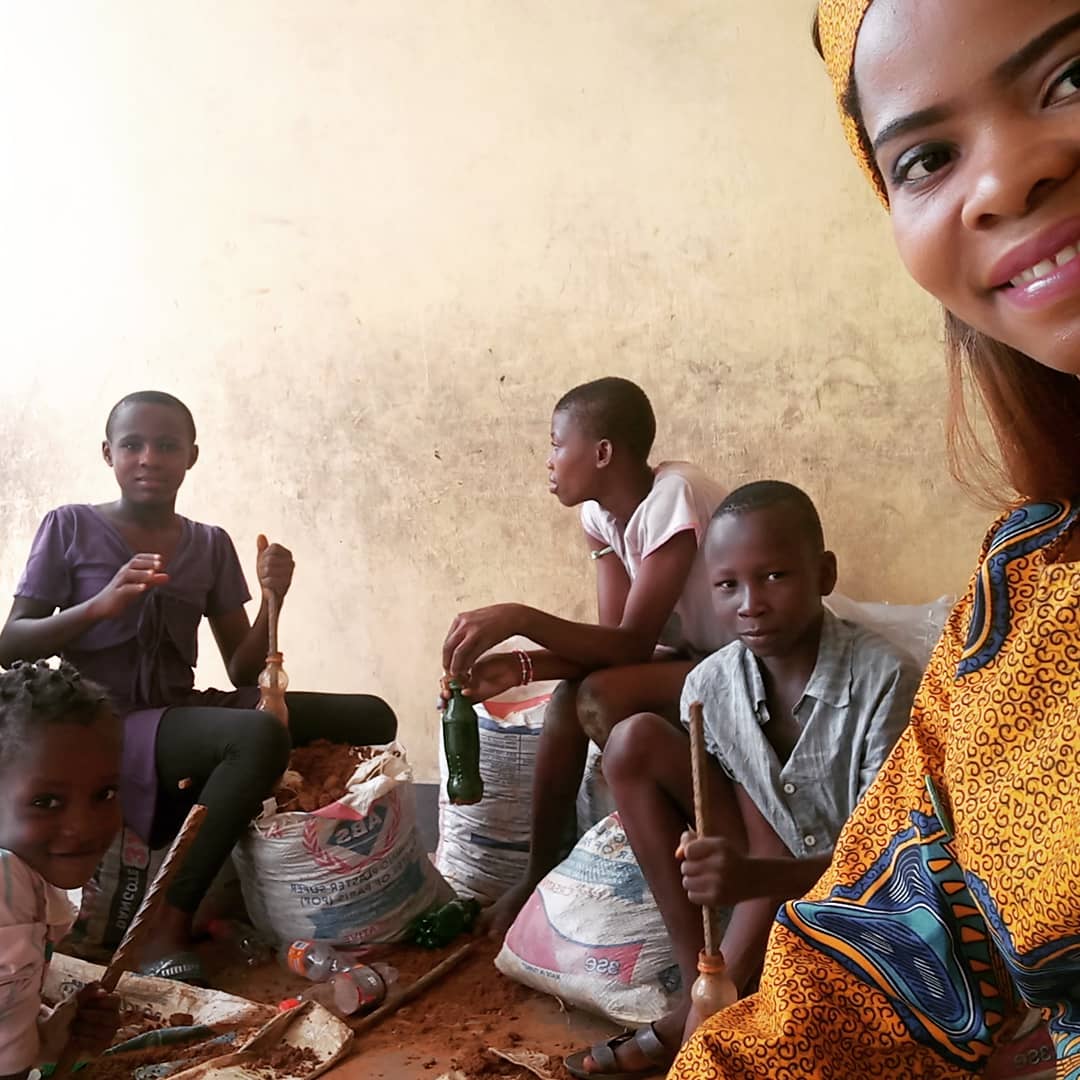 myEmyWEALTH's tweet photo. Whilst other kids may have been  playing in sand today mid term break, our #VerdantKids were on site today practicing what they learnt yesterday.
Partnership&amp;Sponsorship📞 +234 701 312 6558 
#1000ManMarch #BeatPlasticPollution #IamVerdant💪
BTW 
Happy World No Tobacco day #WNTD https://t.co/YktTWWUjPI