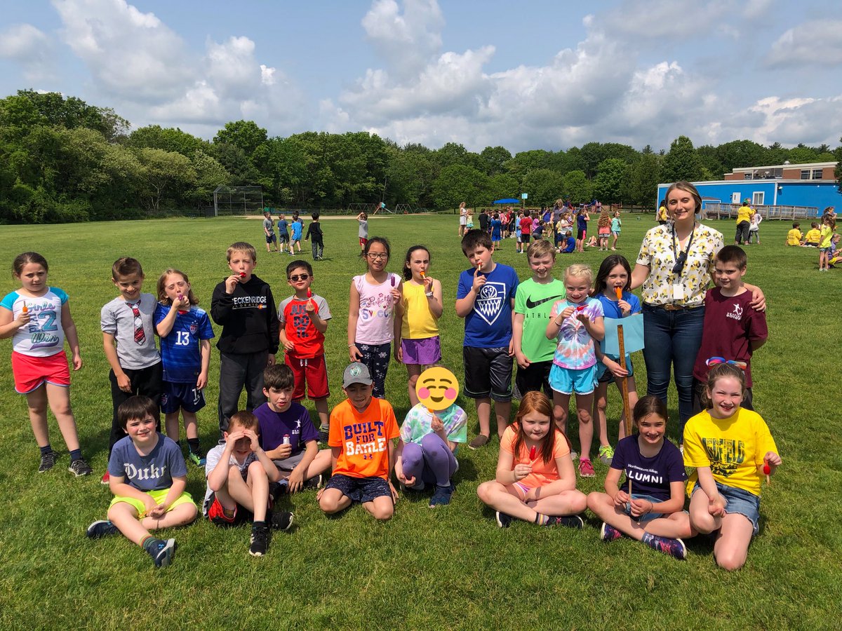 MissRyan110's tweet photo. Walk for Sunny today 💛💜 #wheelockians #Medfieldps #blowCFaway https://t.co/Ukc2zKiN2g