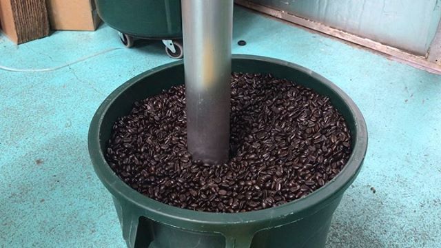_third_coast_'s tweet photo. Follow our beans on their weekly retail voyage! Every bag that you see in a store has been hand stamped, filled, sealed, rolled and packaged with love right here in Austin, Tx. Open one up yourself and taste the difference! Happy Friday y’all.
#coopcoffee #thirdcoast #coffee… https://t.co/3K50Rff23W