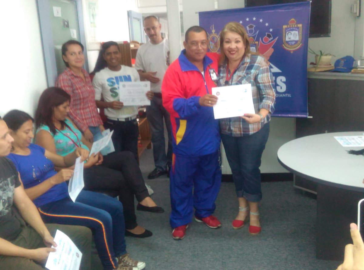 UnefaAsobies's tweet photo. Este viernes la Directora General de #Asobies junto al Decano de @NucleoCaracas el @CnelManuelS le hicieron entrega del Certificado de Programación Neurolingüística a 18 trabajadores de Sede en pro de su mejoramiento personal. #31May https://t.co/LobqL7T7zG