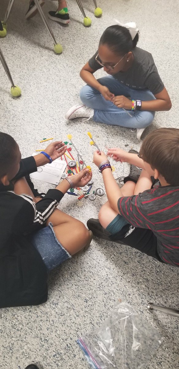 andreacj11's tweet photo. I had a ball reviewing balanced and unbalanced forces with Mrs. G's class @EastAiken. Students explored force through tug of war and a Stem activity using K'Nex.
#ACPSDyoungscientist
@LisaFallaw @ACPSDistrict https://t.co/KMgT6LH0OT