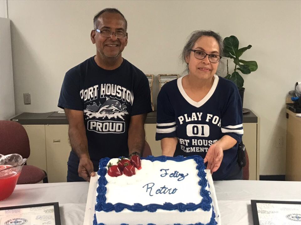 PortHoustonES's tweet photo. Le deseamos una feliz jubilacion a Mr. Chavez y a Ms. Santiago. Suerte y gracias por sus años y dedicacion a la escuela Port Houston. Happy Retirement! @Dchavez4David @VGarcia_PH @ShelbySmithHISD https://t.co/1rvDSScMbF
