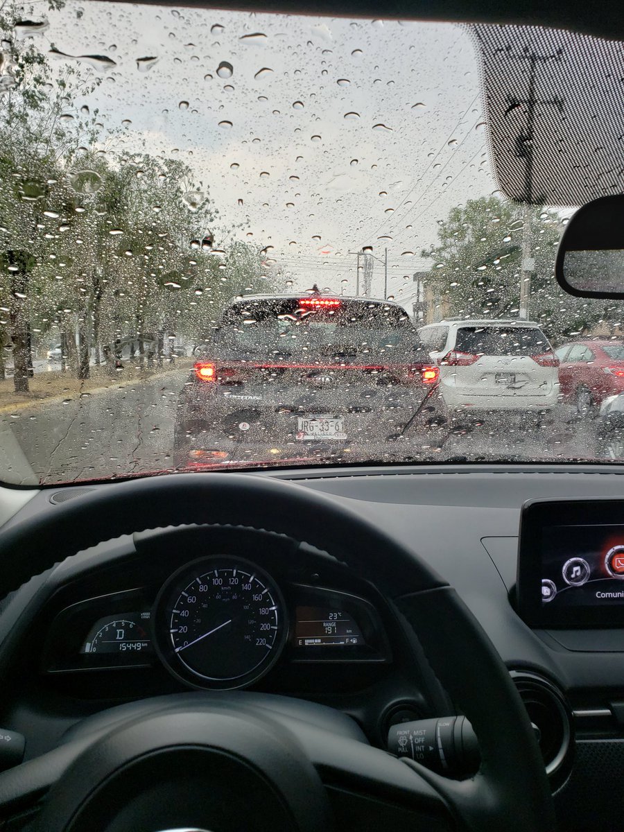 🥳🥳🥳 pinche caloron ya era hora de que lloviera