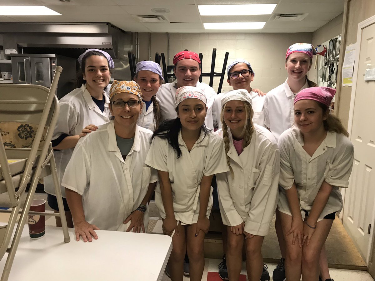 AdaHigh_StuCo's tweet image. LOVE serving others!  Tonight this group of Student Council members served at ABBA’s table and helped serve meals to 60 people!  Always serving!  #WeAreAda