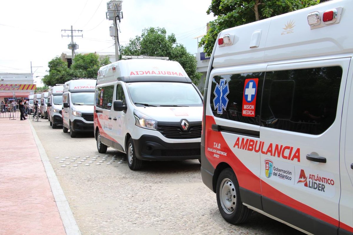 Gobatlantico's tweet photo. El gobernador @veranodelarosa y @MinSaludCol #PabloUribe entregan 13 nuevas ambulancias que fortalecen la red de atención en salud de los atlanticenses, con una inversión de $2.238 millones. #AtlánticoLíder https://t.co/XPzj9YKfdR