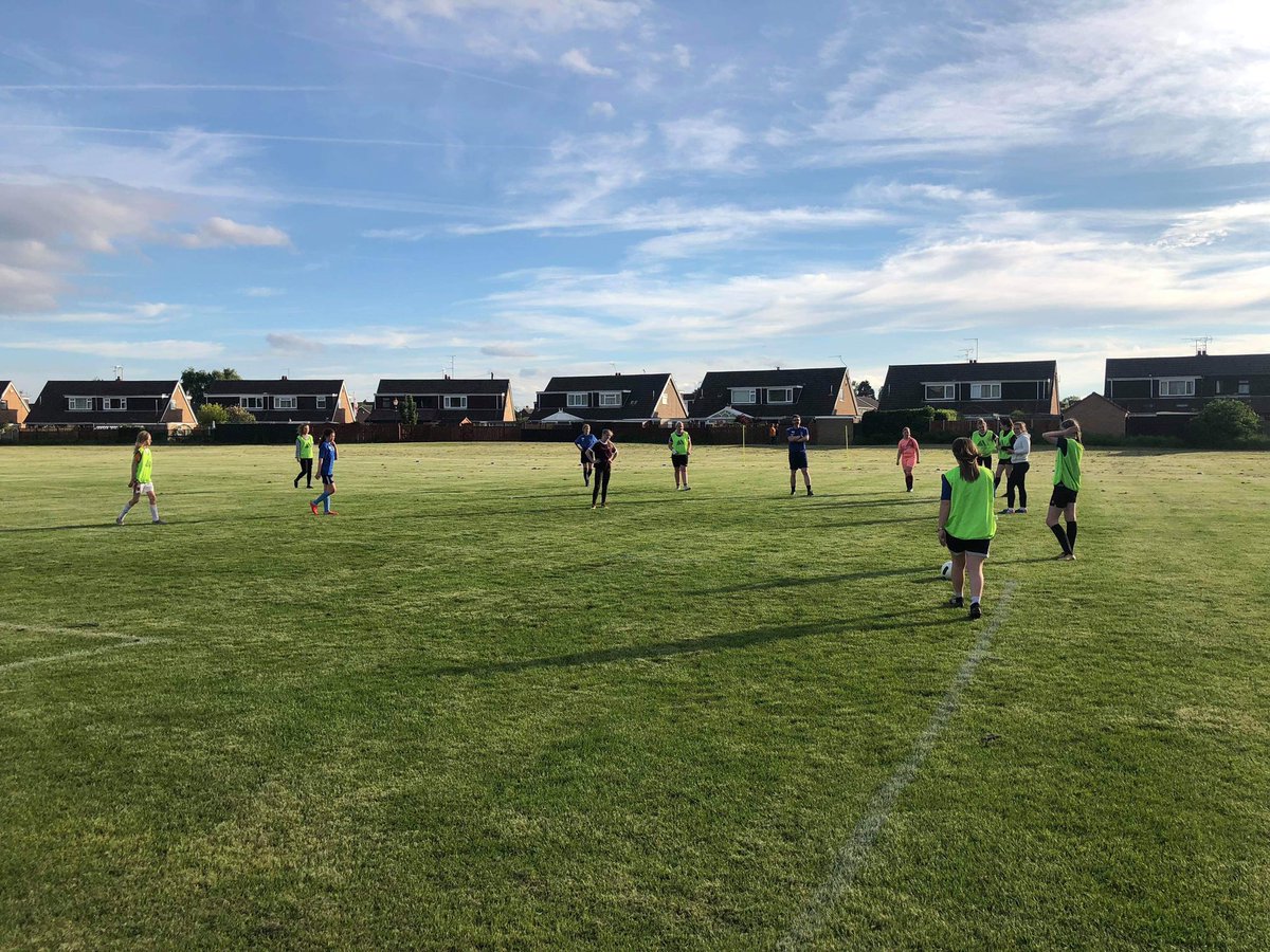 HRRLadies_Girls's tweet photo. Great turn out tonight at our turn up and play sessions! ⚽️ https://t.co/YrmnOdan25