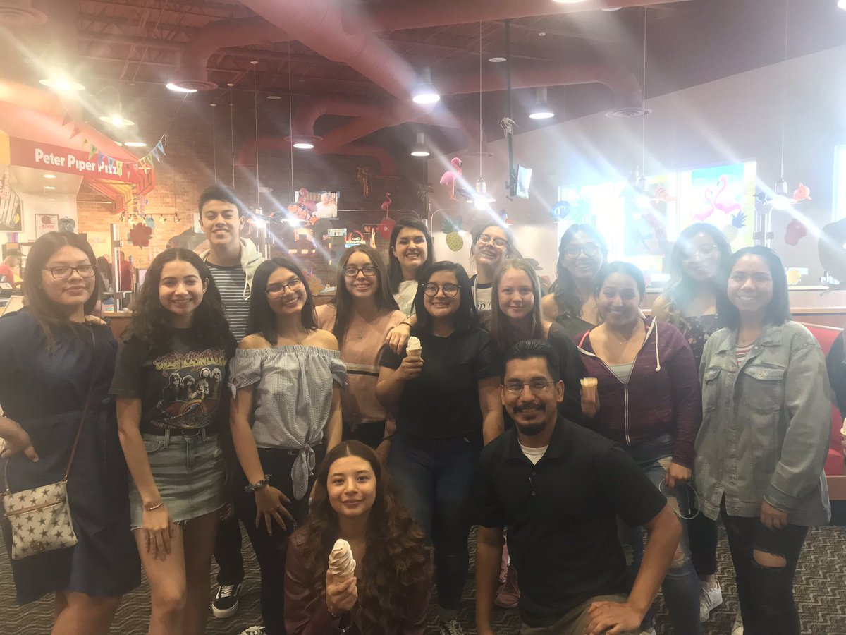 shsyerds's tweet photo. Photog cut Bella off😭 we love you Bella!!! Next year she will be front and center. #yerds2019 https://t.co/Unqkjupg7x