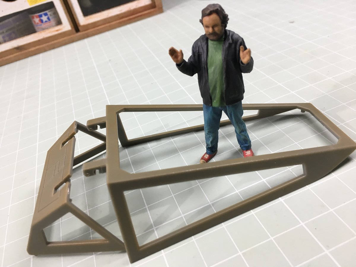 gurufoxx's tweet photo. To get an idea how big the DeAgostini X-Wing is actually going to be, here's me standing in to the canopy frame. I am 5' 8. #DeAgostini #BuildYourOwnXWing #StarWars #XWing #Red5 #Scalemodel #ILM #gonnaneedabiggerboat https://t.co/C98mDFUJRO