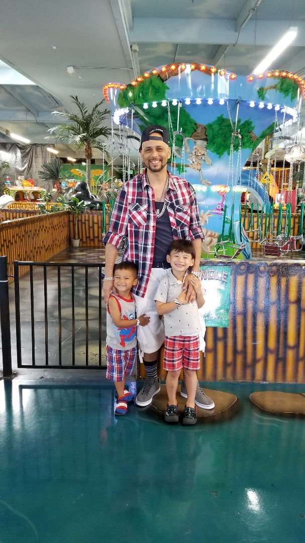 PartyJungleAZ's tweet photo. Supreme from Wu Tang Clan is friends with Blippi and came to the park while he is in town! @BlippiOfficial @supremeiself #wutang #partyjungle #phoenixarizona https://t.co/EfjDwO0AvH