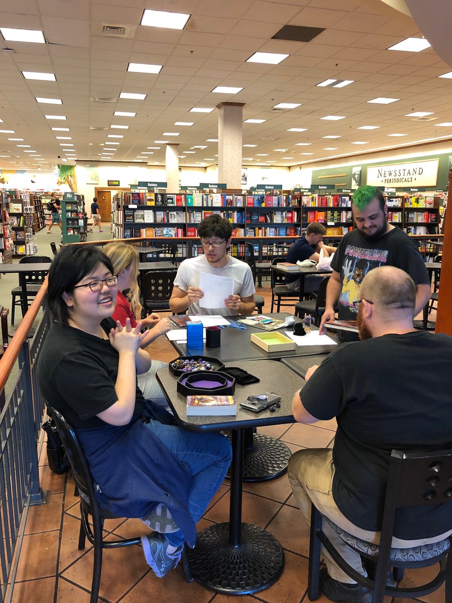 We have dueling adventures! Dragons away! ⁦<a href="/BNBuzz/">Barnes & Noble</a>⁩ ⁦<a href="/BNmagic/">AREA 220</a>⁩