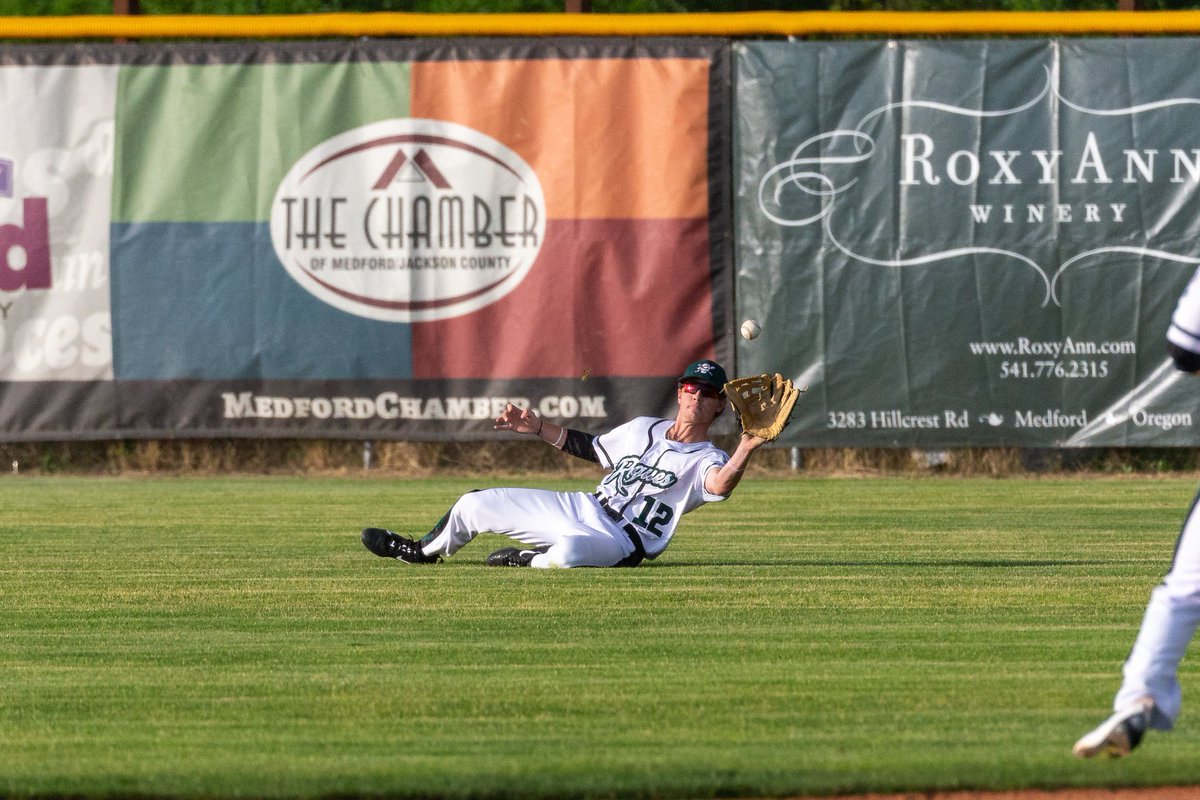 MedfordRogues's tweet photo. Sliding into the weekend like...

#RoguesBaseball #GoRogues https://t.co/Ie3cesWWWQ