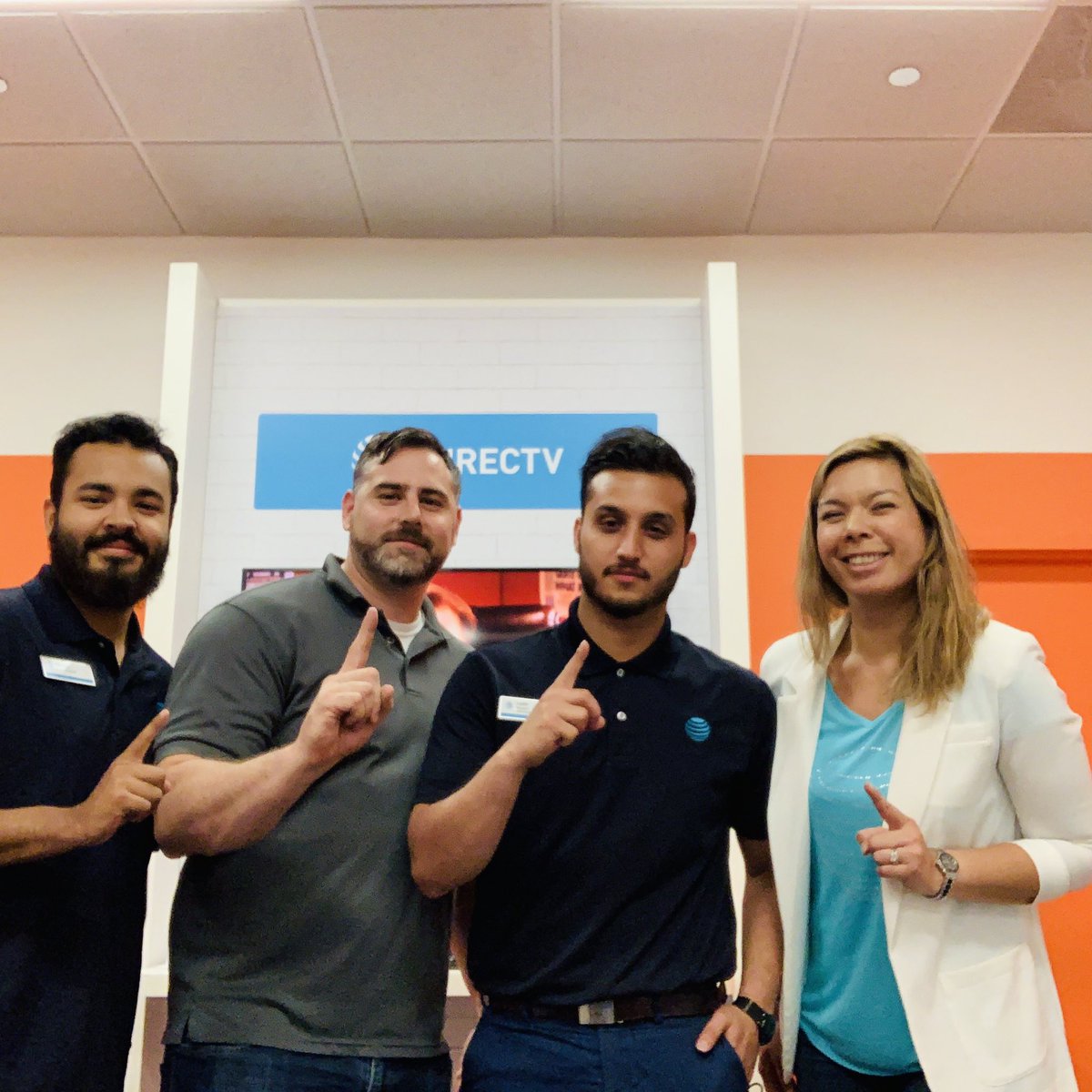 Thank you Ciara for stopping by and helping us out!! It was a really great experience and definitely is gonna help us out moving forward!! #MAS_HEAT 🔥🔥🔥 <a href="/Ciara_Wills/">cwills</a> <a href="/attportablesVAE/">kyle stephens</a> <a href="/elthonmunoz/">Elthon Munoz</a> <a href="/JakeAraghi/">Jake Araghi</a> @ATTPortablesEVD