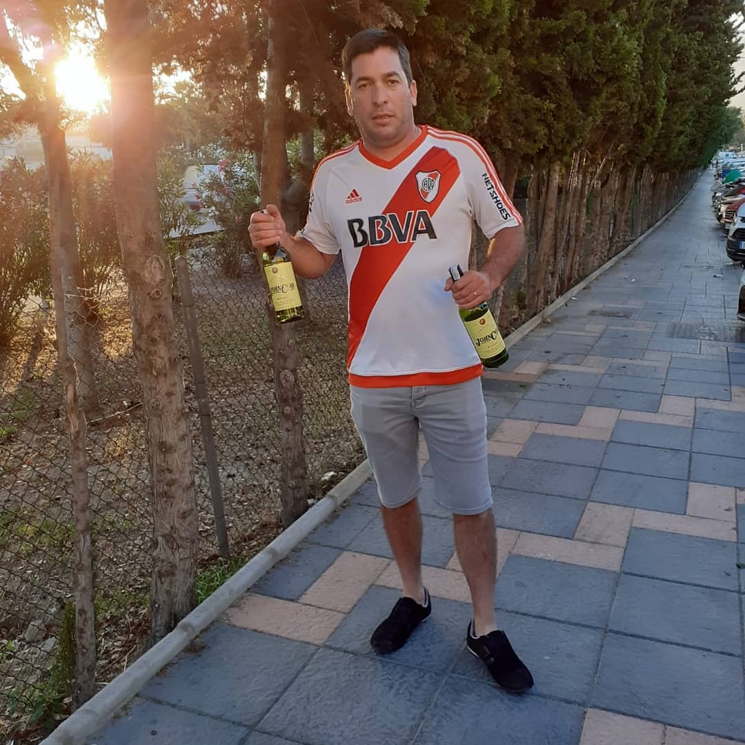 riper30's tweet photo. Traigan Whisky copas sobran.  Se viene el vaso  de la filial para seguir festejando titulos 🏆
🐷⚰⚰⚰
#MalagaEsDeRiver https://t.co/RAtyS1rjRq