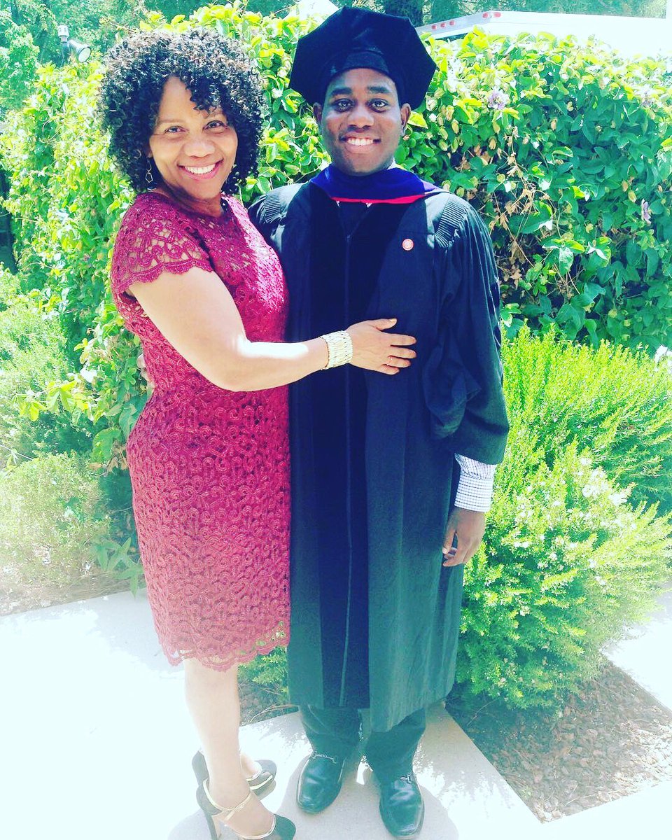 SimonePrussien's tweet photo. #FBF @StanfordLaw One of my favorite memories #SLS2014 #blessedmom❤️ https://t.co/nSD8N9keOS