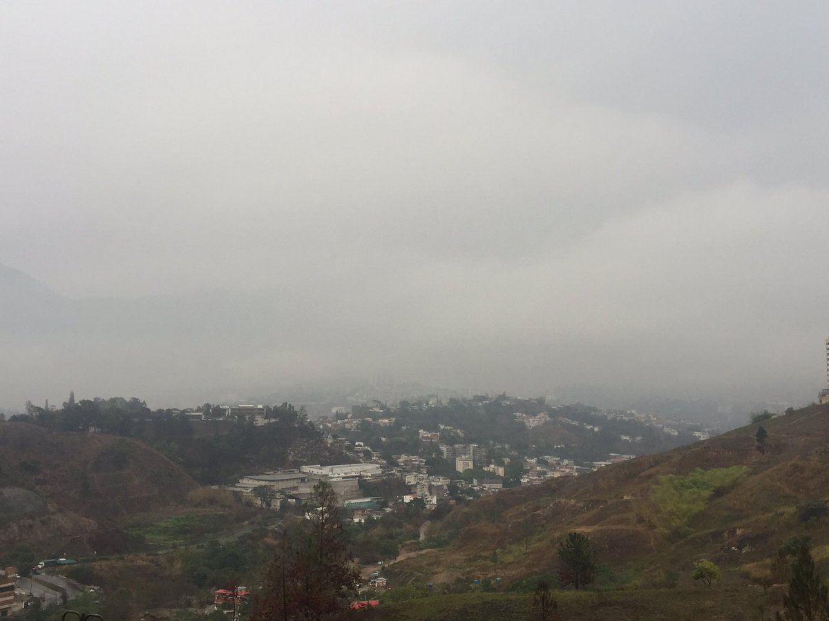 OmarVillalbaG's tweet photo. #31May #Lluvia #Moderadas #Constante Inestabilidad atmosférica asociada a la actividad de la Zona de Convergencia Intertropical,prevalecerá lloviznas y lluvias aisladas, Estamos #Atento ante cualquier #Emergencia 🚨 para el enlace con los organismos oficiales #ObservatorioVecinal https://t.co/RmOfIgnhXr