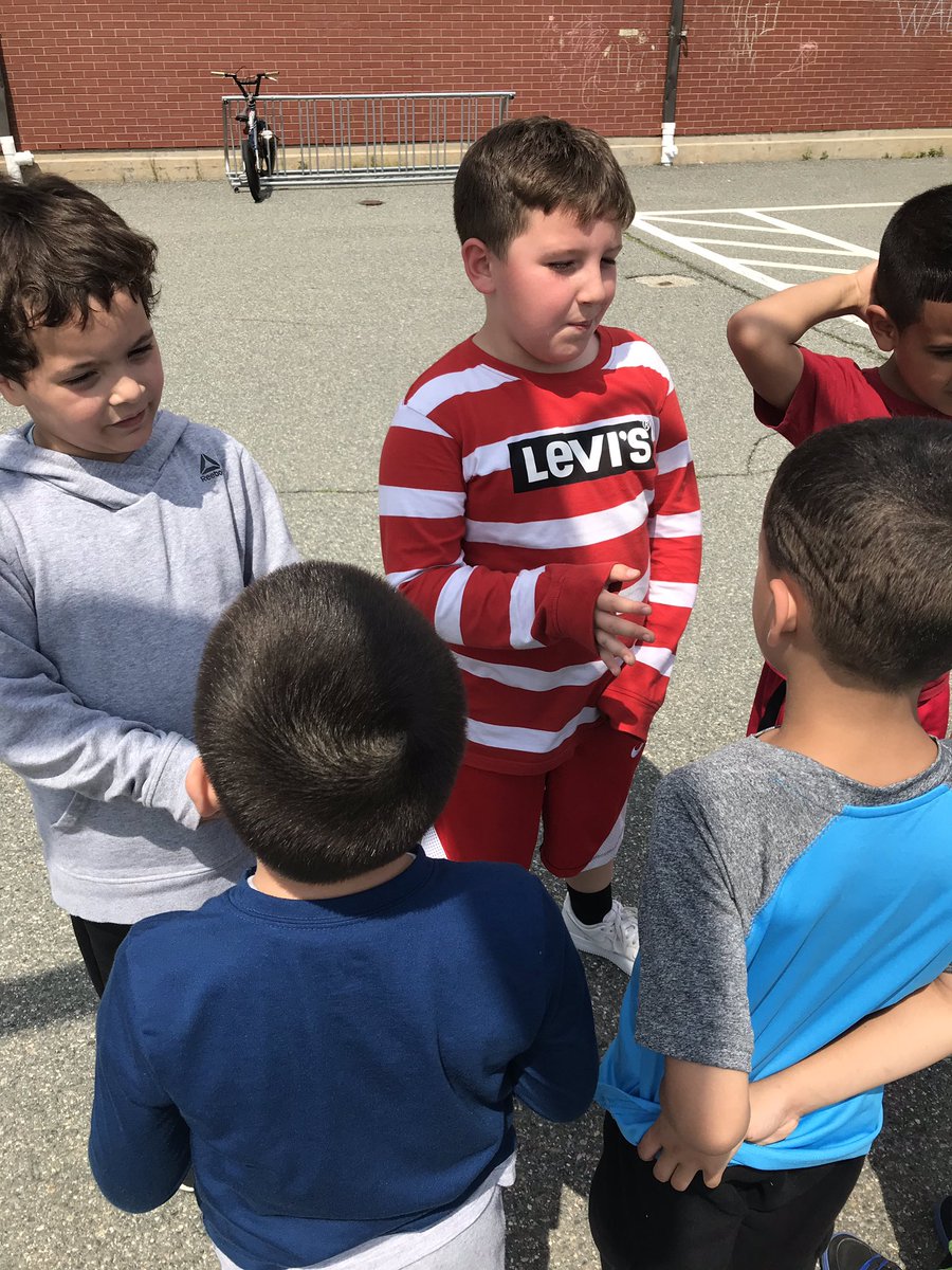 staceylmessier's tweet photo. Celebrating good lunchroom expectations with a combined extra recess for K and 2nd graders. 2nd graders shared with kindergartners what it means to be Hennessey hero. #lunchroomlearning #bestpartofweek https://t.co/lHX0pNebE6