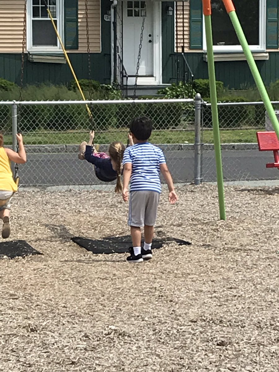 staceylmessier's tweet photo. Celebrating good lunchroom expectations with a combined extra recess for K and 2nd graders. 2nd graders shared with kindergartners what it means to be Hennessey hero. #lunchroomlearning #bestpartofweek https://t.co/lHX0pNebE6