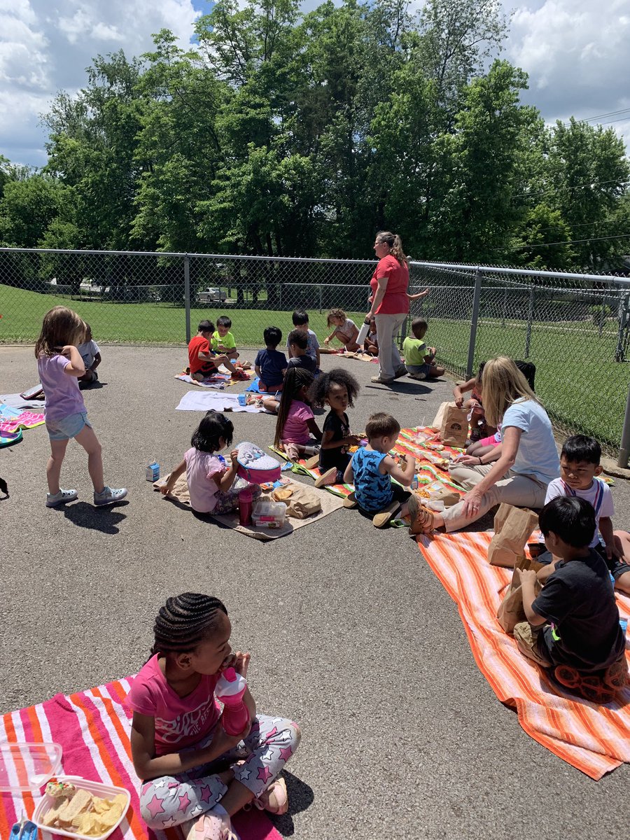 MrsAlexECH's tweet photo. Beautiful day for field day!! Thanks again @ChanceyPhysEd  for an amazing day!!! @ChanceyChat @JCPSEARLY https://t.co/fKwcyoVAvl