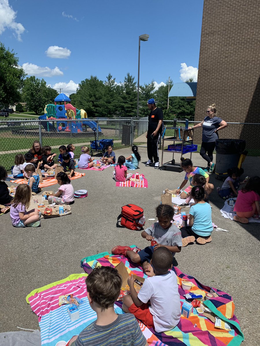 MrsAlexECH's tweet photo. Beautiful day for field day!! Thanks again @ChanceyPhysEd  for an amazing day!!! @ChanceyChat @JCPSEARLY https://t.co/fKwcyoVAvl