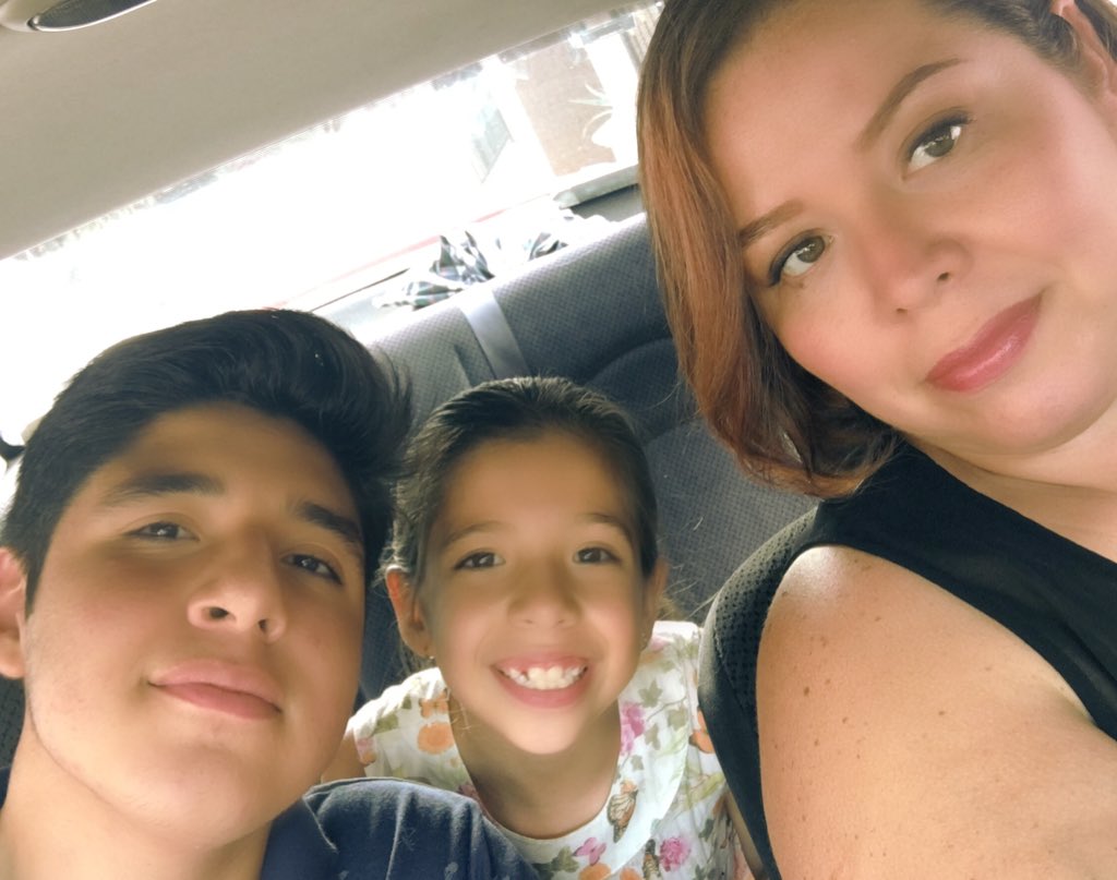 clau_castan's tweet photo. @vampipe Abordo auto #Directoacasa. Se inicia proceso hora pico, quincena, viernes y sin clases. Próximo arribo espero me reciban con comida lista o tocará pizza. #todosoninguno #EbrardSelfieChallenge https://t.co/GM6zmTNxCa