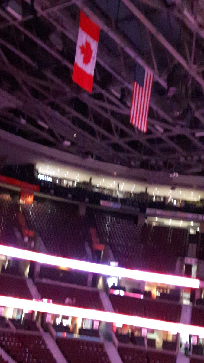 TrendifyLive's tweet photo. The stage is set for a conversation w/ President Barack Obama to start 7pm at @CanadianTire for now the music is great! Come Down by Anderson & paak! #ObamainOttawa #TrendifyLive, https://t.co/FDc0tQw9P2