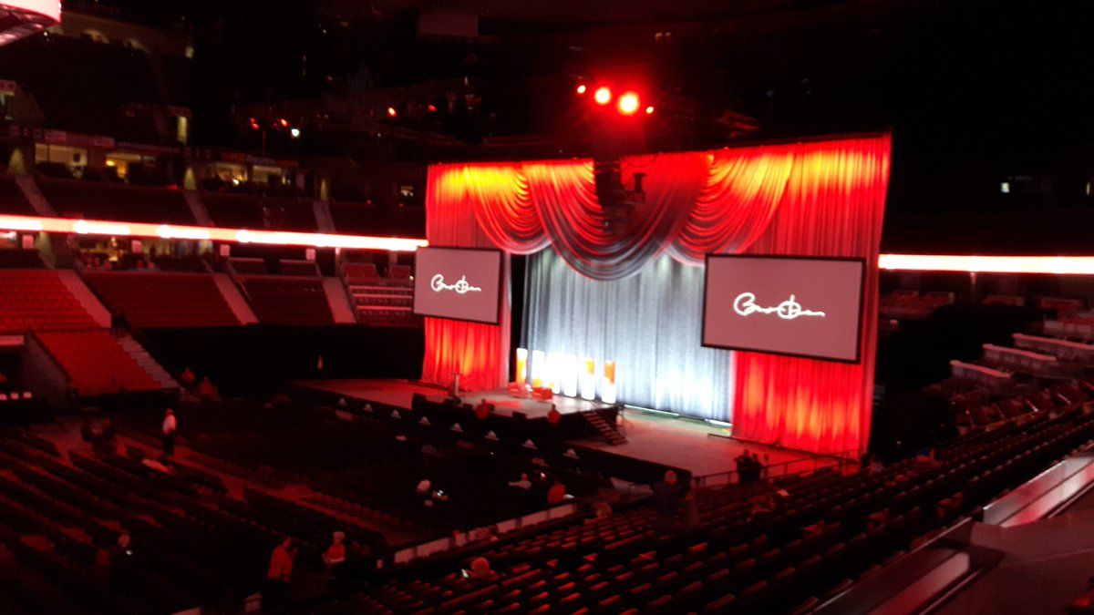 TrendifyLive's tweet photo. The stage is set for a conversation w/ President Barack Obama to start 7pm at @CanadianTire for now the music is great! Come Down by Anderson & paak! #ObamainOttawa #TrendifyLive, https://t.co/FDc0tQw9P2