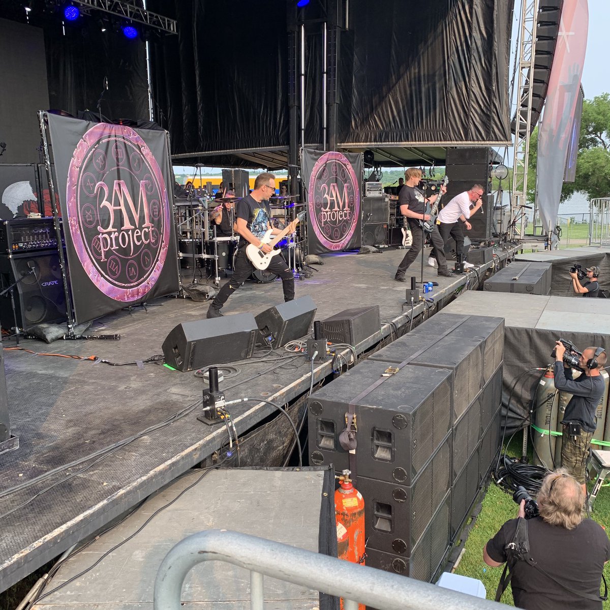 1057thexrocks's tweet photo. Time to rock! @SpringFlingIL #3AMproject #Peoria #Rock #SpringFling19 https://t.co/VWwR5qyJkS