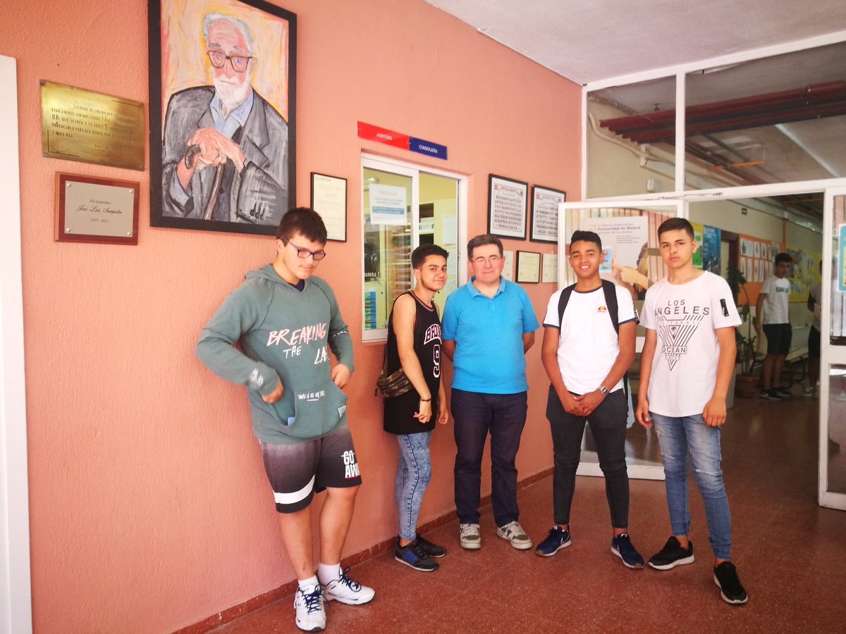 ACEColmenar's tweet photo. Seguimos buscando su #futuro académico. Esta vez en #FPB #IESVirgendelaPaz, @ieslacabrera y @IESSampedro3Can. Gracias por vuestra atención e información. Es esencial para seguir. https://t.co/cisZc8TQMQ