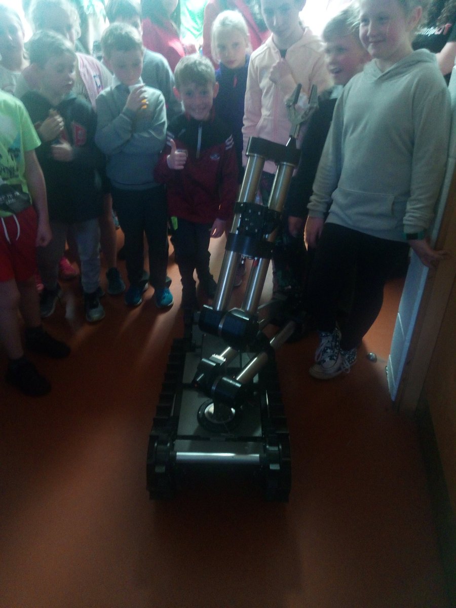 coderdojoCIT's tweet image. Last coding session until next September but what a session ,Pizza party ,microbits and robots what more could you ask for #CoderDojo. #coderdojocit #cit #youngcoders #CodingToys @CIT_ie @CoderDojoIRE @patrickc