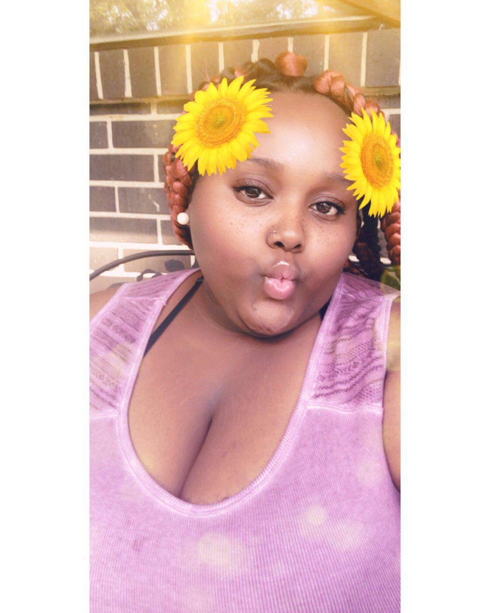 bigfine_dime's tweet photo. Fresh photos with the bomb lighting 😌☀️🤪 #naturalhair #naturalista #AfroPuff #NaturalHairTwitter #skinglowin #frogrowin #NewConfidence #bigfinehive #fashiontofigure #BigGirlTwitter #FatGirlTwitter #BigFine #BigFineAppreciation #BigFineEveryday #BigFineFriday https://t.co/hF3D4NxDEV