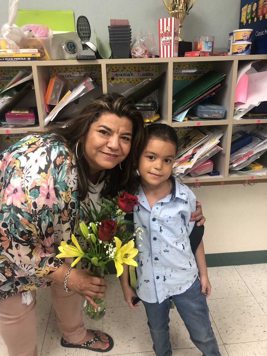 What a sweetheart!! His end of the year award ceremony but, I was the one that received some beautiful flowers! Truly going to miss my kinder bunch this year! <a href="/NISDMcDermott/">Robert F. McDermott Elementary</a> <a href="/LauraTahuahua/">Laura Tahuahua</a> @A_GarnerMaskill <a href="/BelindaTrevin13/">Belinda Trevino</a>