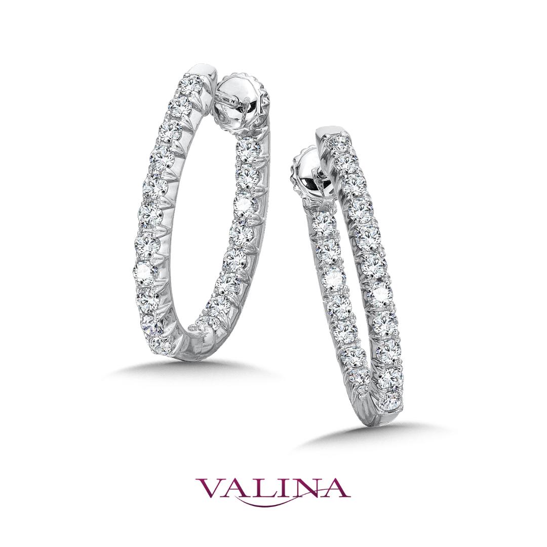ValinaJewelry's tweet photo. #ValinaJewelry #bling #Valina #Blingjewelry #BrideToBe #accessorize #Diamondearrings #diamondjewelry #Diamonds #dressitup #diamondhoops #SKU:CFH3229W #caro74style #caro74 https://t.co/uqQ5isHwFN