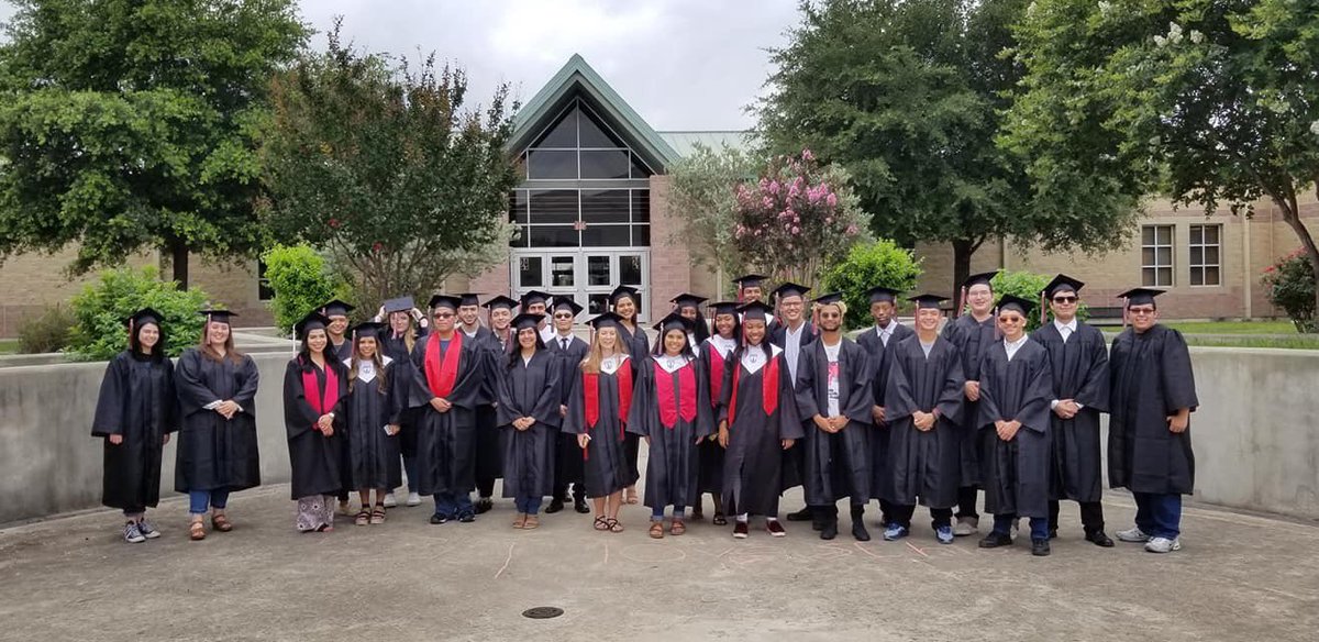 BLE had their first Senior Walk. This was such a great event. It’s been 7 years since I’ve seen some of my kids💕. I loved them then and I love the amazing adults they’ve become. Congratulations Class of 2019! #thisislewis #ThisIsNorthside #nisd #stevensgraduates #gopublic