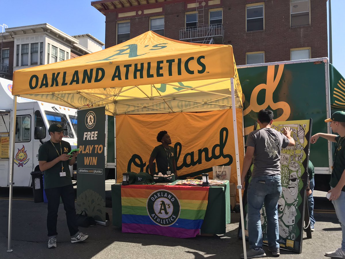 OakGreenMachine's tweet image. Happy Friday! Come see us at the @oaklandmuseumca tonight from 5pm-9pm