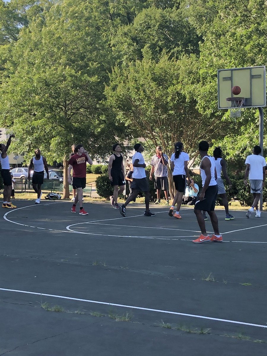 Westside_Bball's tweet photo. Awesome time watching kids from all over Anderson county play pickup at Eastside Park today! Great job by @TrayeCarson and Jaheim Handy organizing a great event for Anderson. https://t.co/7tDlwzXQPP