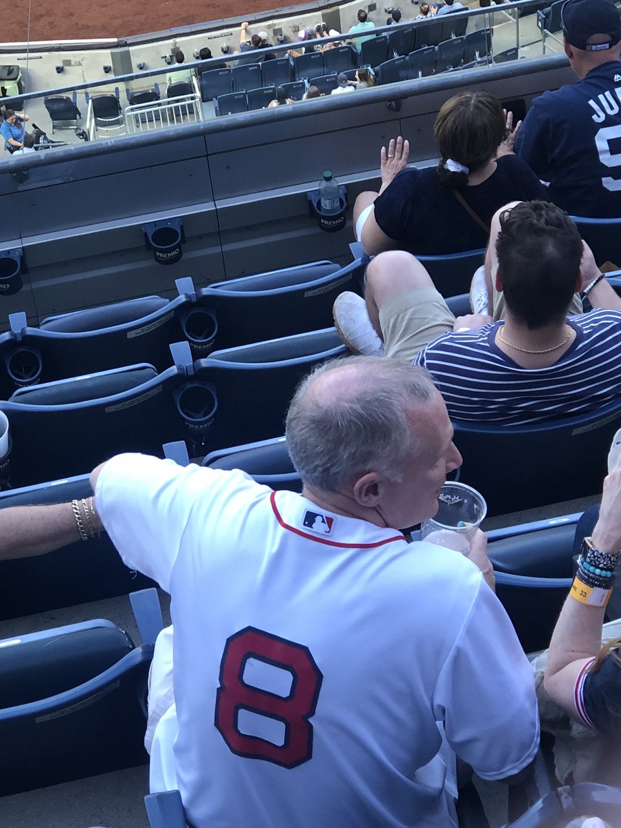 KingcougarMike's tweet photo. @eddiesofficials @mfishbein44 @9onhockey @rstones199 @EPLSB @marctalky1 @paultys18 @daveaplus @diffle @Mrs_Diffle @AndrewPollner #MLB 60 @Yankees vs @RedSox w DanteRobles @royaltytoursusa 1-0 #saux early hr #Devers https://t.co/fLg4Fyo454