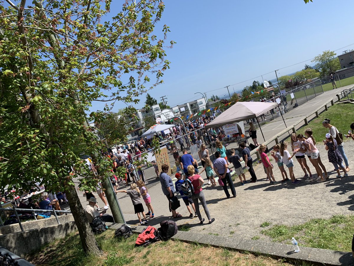 sandratice's tweet photo. We have the most amazing families at White Rock Elementary! Grateful for the abundance of sunshine and enthusiasm for our Family Fun Fair today! @Surrey_Schools @WhiteRockLearn @WREPAC https://t.co/WvlZMLFdsW