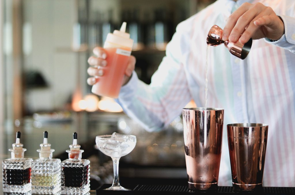 Tonight it’s ladies’ night! Which means that ladies get to enjoy happy hour all night long! Pretty good deal! 😏 #verreonthewater #verreyvr