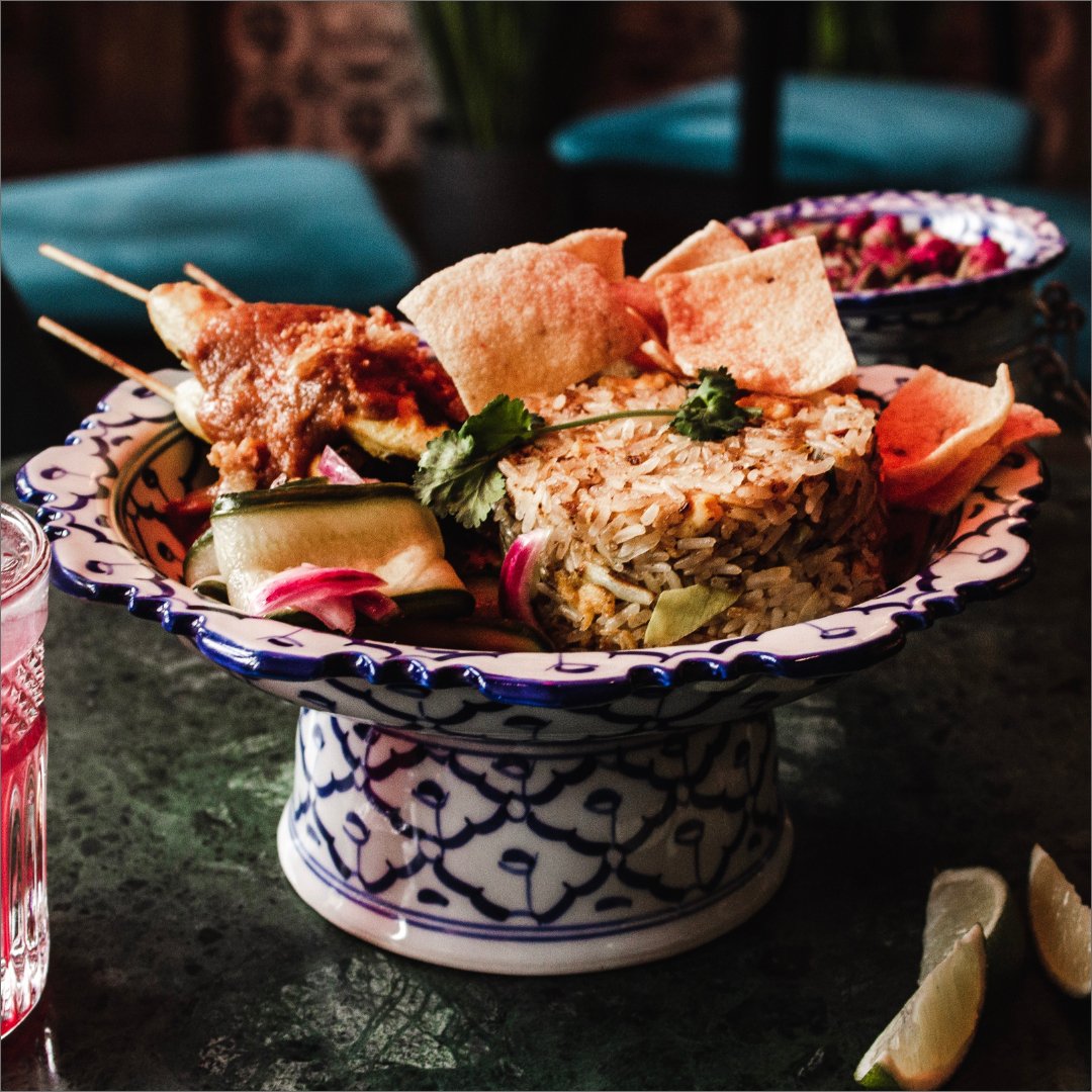 "Bond over authentic cuisines this festive season while you gather with family and friends. Golden Circle members enjoy up to 25% off at our participating outlets"

 Visit: golden-circle.com/thetable/my-fe…