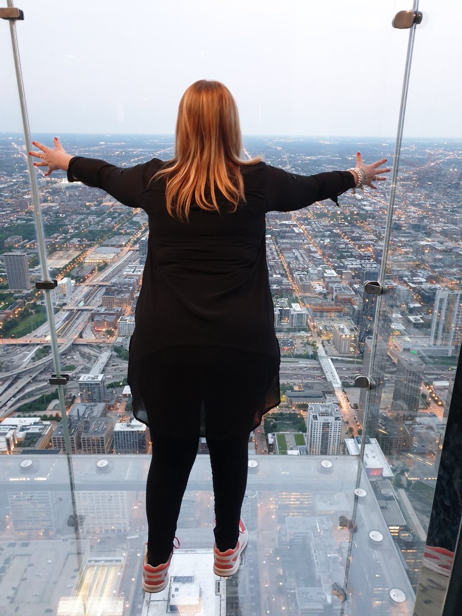 simonadigiusepp's tweet photo. #skydecchicago #reflectionsofme #throughmyeyes #kidsarealright #vinceresusestessi #sfida #goalslife #imadeit https://t.co/ptWujlX3dd